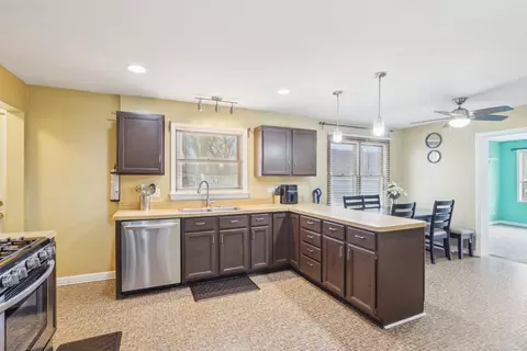 Kitchen - 5800 Prospect Ave, Berkeley, IL 60163 photo 3 of 5
