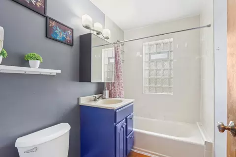 Bath - 5800 Prospect Ave, Berkeley, IL 60163 photo 3 of 3