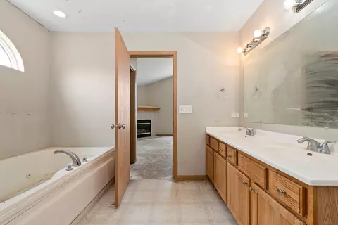 Bath - 25813 S Geranium Ln, Monee, IL 60449 photo 2 of 4