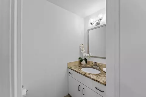 Bath - 706 Brandon Pl, Wheeling, IL 60090 photo 1 of 3