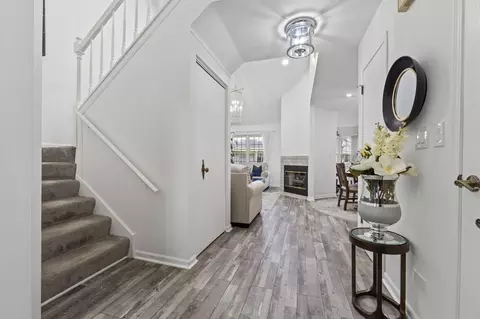 Entry Way - 706 Brandon Pl, Wheeling, IL 60090 photo 3 of 4