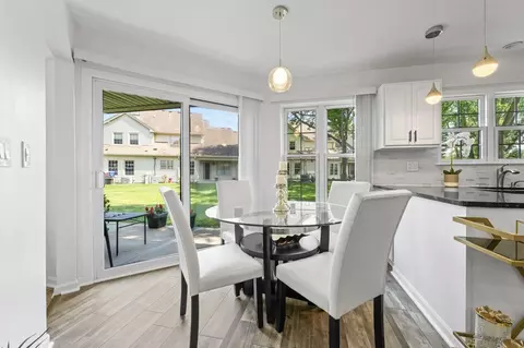 Dining - 706 Brandon Pl, Wheeling, IL 60090 photo 3 of 4