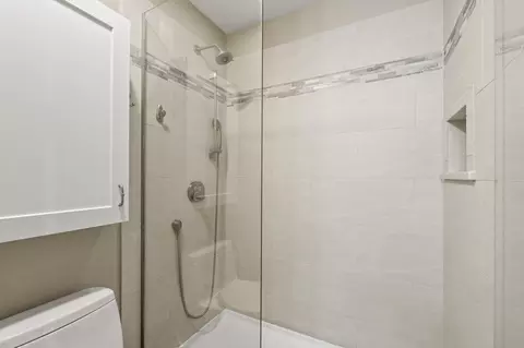 Bath - 706 Brandon Pl, Wheeling, IL 60090 photo 3 of 3