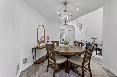 Dining - 706 Brandon Pl, Wheeling, IL 60090 photo 2 of 4