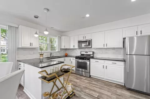 Kitchen - 706 Brandon Pl, Wheeling, IL 60090 photo 2 of 5