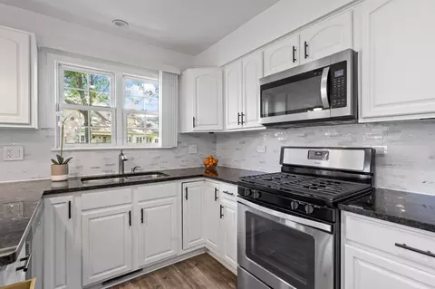Kitchen - 706 Brandon Pl, Wheeling, IL 60090 photo 5 of 5
