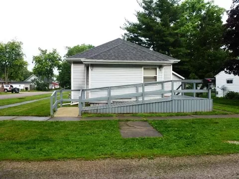 503 N Linden St, Clinton, IL 61727