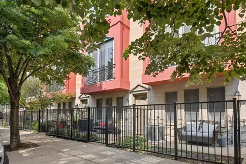529 N Peoria St, Chicago, IL 60642