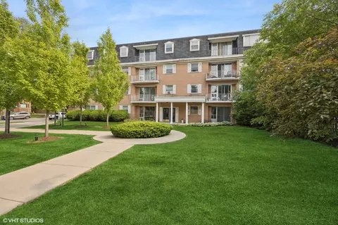 415 Wesley Ave #45, Oak Park, IL 60302