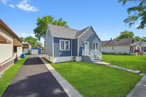 Exterior - 536 E 155th St, Phoenix, IL 60426 photo 3 of 4