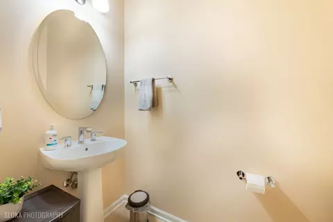 Bath - 1110 Pine Valley Ct, Elgin, IL 60124 photo 1 of 3