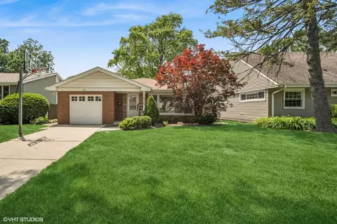 630 Wesley Dr, Park Ridge, IL 60068