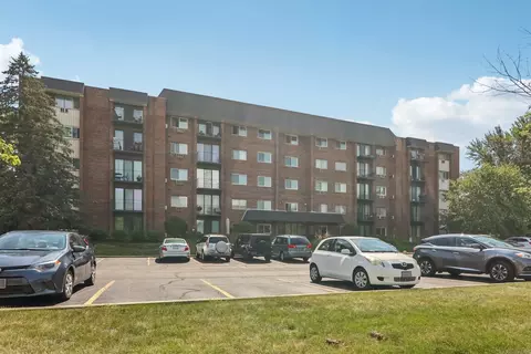4711 Saint Joseph Creek Rd #1E, Lisle, IL 60532