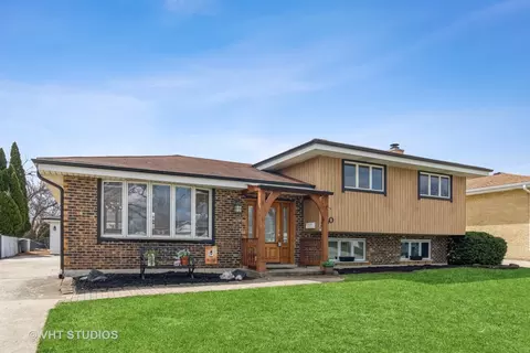 590 Irmen Dr, Wood Dale, IL 60191