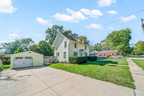 557 E Mckinley St, Hinckley, IL 60520