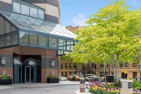 3660 N Lake Shore Dr #4502, Chicago, IL 60613