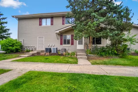 29 W572 Winchester Cir S #3, Warrenville, IL 60555