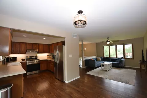 1116 Oakleaf Ave, Mchenry, IL 60051 photo 2