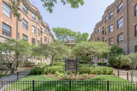 668 W Irving Park Rd #H1, Chicago, IL 60613