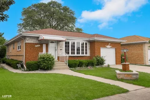 8924 Oleander Ave, Morton Grove, IL 60053