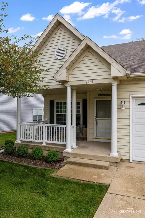 1909 Lakeside Dr, Montgomery, IL 60538 photo 2