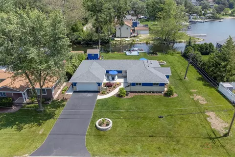 908 Jackson Ave, Wauconda, IL 60084