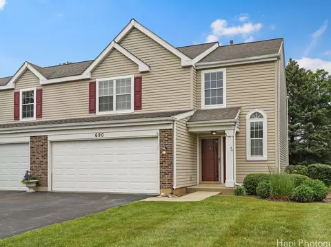 690 Savannah Ln, Crystal Lake, IL 60014