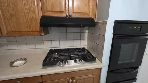 Kitchen - 9446 Dee Rd #2E, Des Plaines, IL 60016 photo 4 of 4