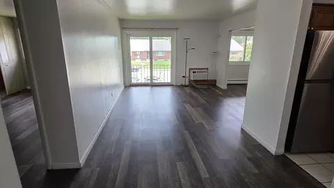 Living - 9446 Dee Rd #2E, Des Plaines, IL 60016 photo 6 of 9