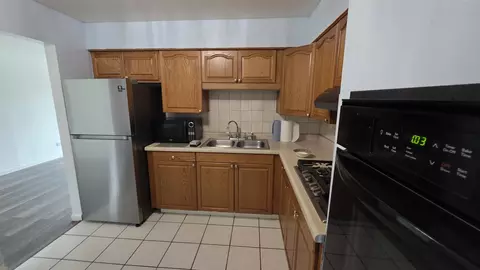 Kitchen - 9446 Dee Rd #2E, Des Plaines, IL 60016 photo 2 of 4