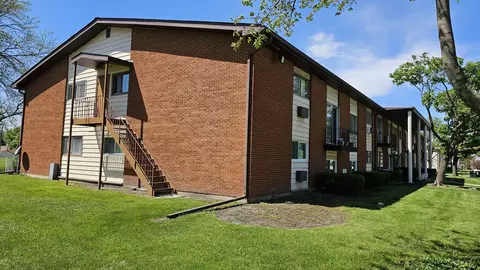 Exterior - 9446 Dee Rd #2E, Des Plaines, IL 60016 photo 3 of 3
