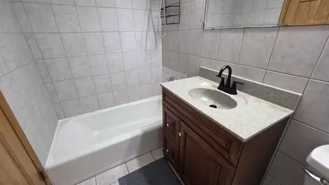 Bath - 9446 Dee Rd #2E, Des Plaines, IL 60016 photo 3 of 3