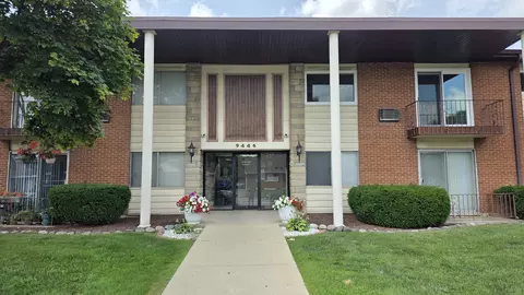9446 Dee Rd #2E, Des Plaines, IL 60016