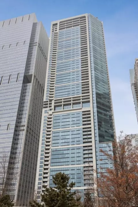 340 E Randolph St #404, Chicago, IL 60601