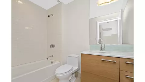 Bath - 340 E Randolph St #404, Chicago, IL 60601 photo 2 of 3