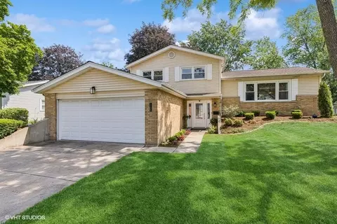 1105 69th St, Darien, IL 60561