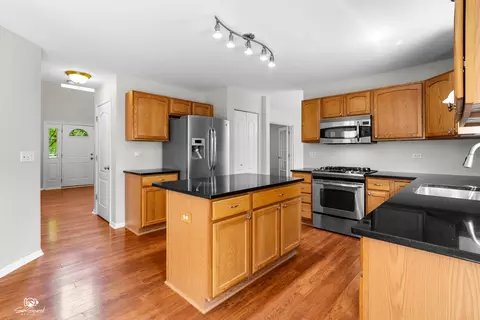 Kitchen - 2008 Crosswind Dr, Plainfield, IL 60586 photo 4 of 4