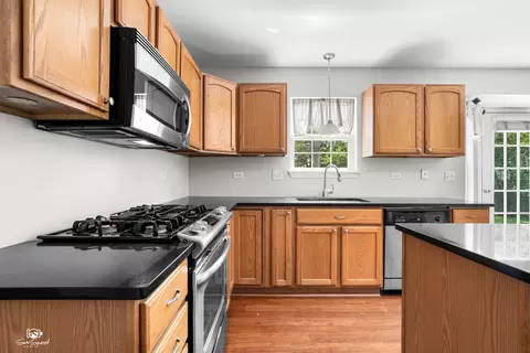 Kitchen - 2008 Crosswind Dr, Plainfield, IL 60586 photo 2 of 4