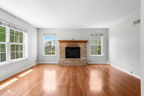 Living - 2008 Crosswind Dr, Plainfield, IL 60586 photo 4 of 6