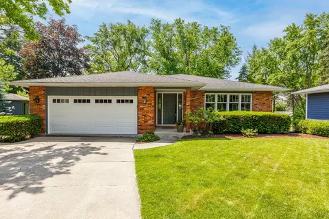 1447 Hillcrest Rd, Downers Grove, IL 60516