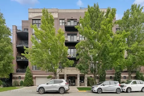 2835 N Lakewood Ave #2C, Chicago, IL 60657
