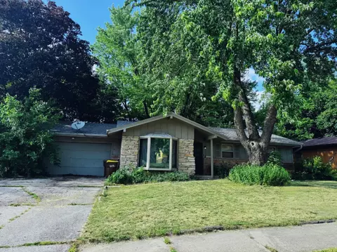 4830 E Lawn Dr, Rockford, IL 61108