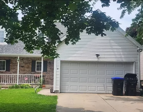 4 Rounds Rd, Bloomington, IL 61704