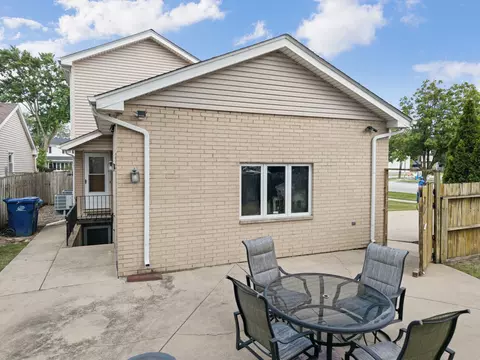 Exterior - 1580 Webster Ln, Des Plaines, IL 60018 photo 1 of 3