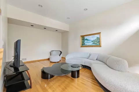 Living - 1580 Webster Ln, Des Plaines, IL 60018 photo 1 of 5