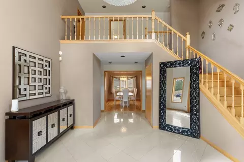 Entry Way - 1580 Webster Ln, Des Plaines, IL 60018 photo 2 of 6