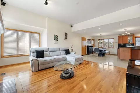 Living - 1580 Webster Ln, Des Plaines, IL 60018 photo 5 of 5