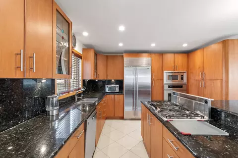 Kitchen - 1580 Webster Ln, Des Plaines, IL 60018 photo 2 of 6