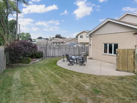 Exterior - 1580 Webster Ln, Des Plaines, IL 60018 photo 2 of 3