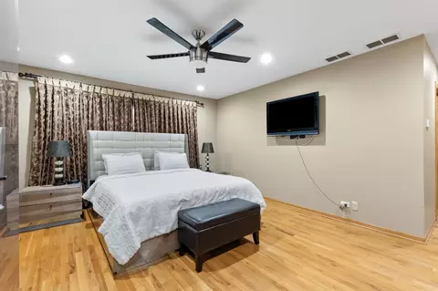 Bedroom - 1580 Webster Ln, Des Plaines, IL 60018 photo 4 of 4